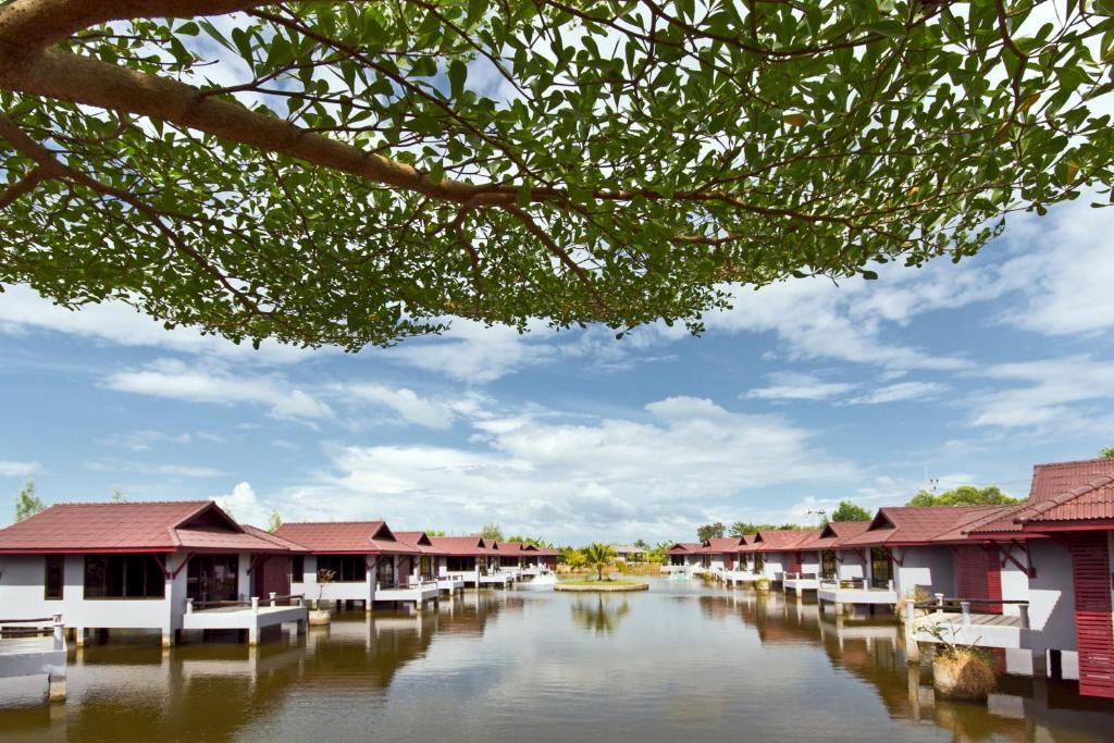 The Villa Laemhin Lagoon Resort Пхукет Экстерьер фото