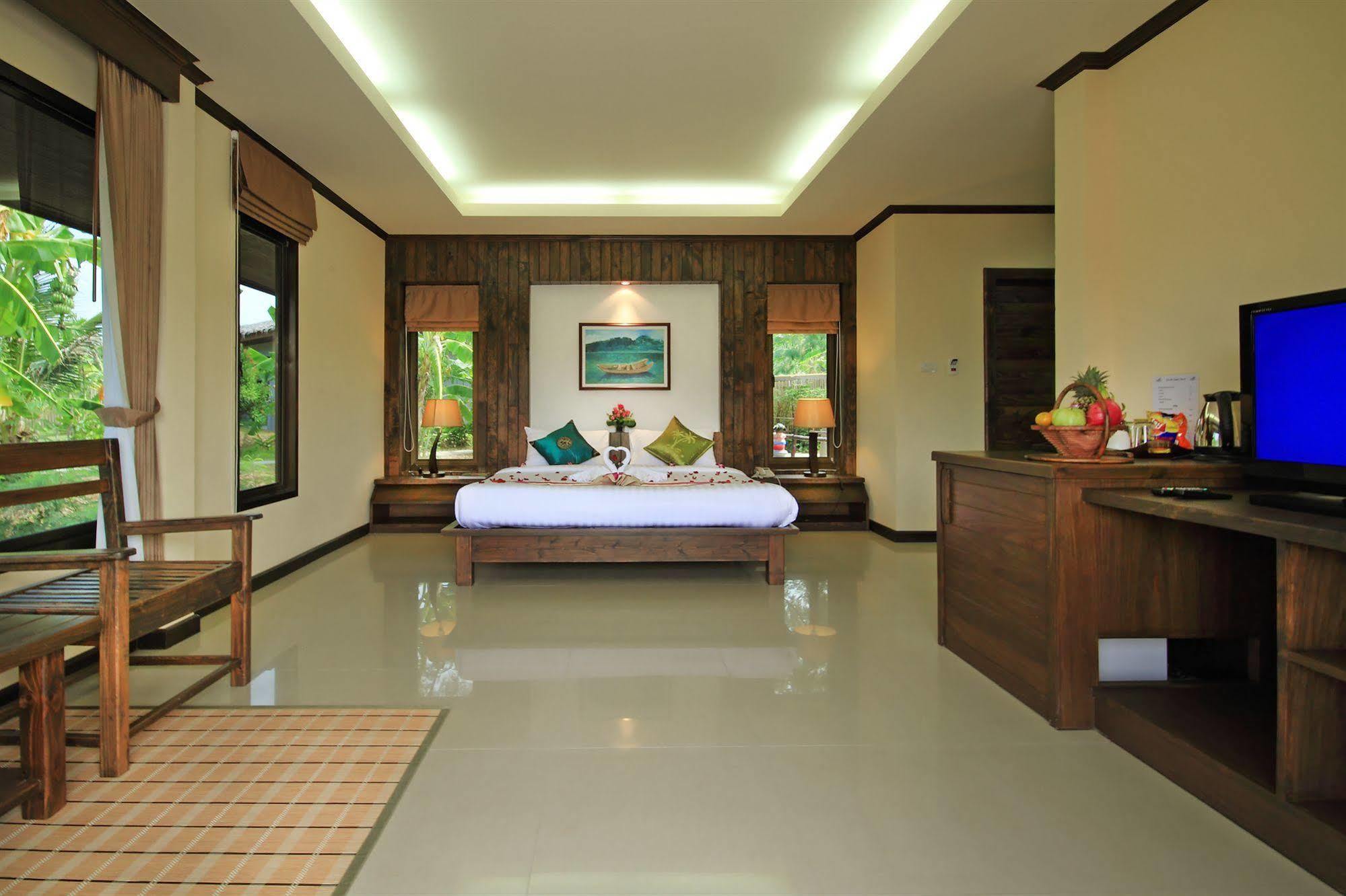 The Villa Laemhin Lagoon Resort Пхукет Экстерьер фото