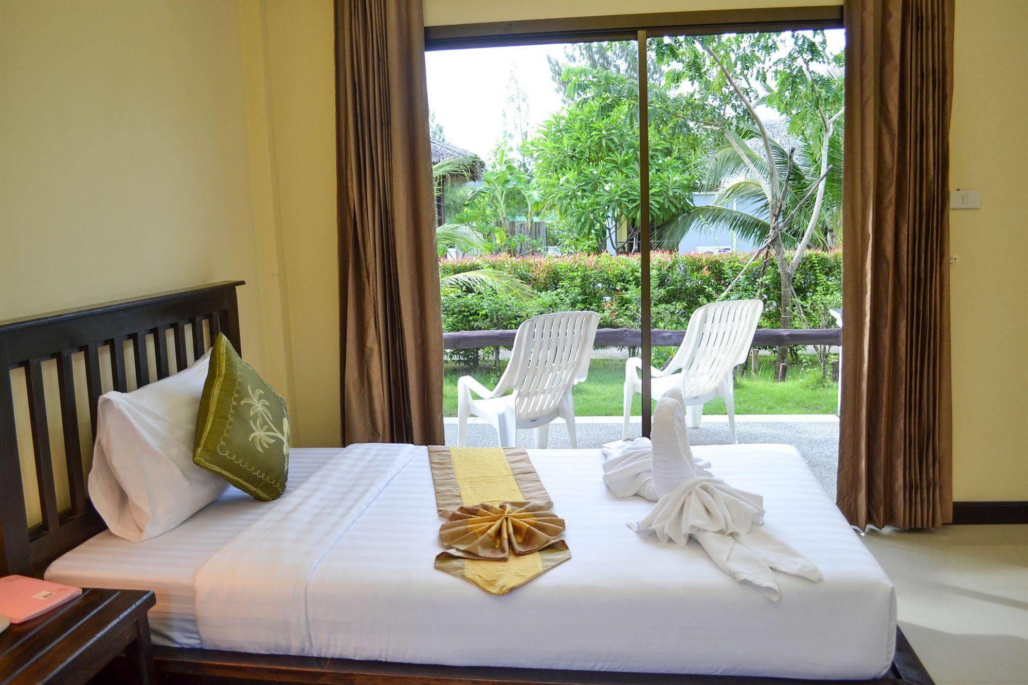 The Villa Laemhin Lagoon Resort Пхукет Экстерьер фото