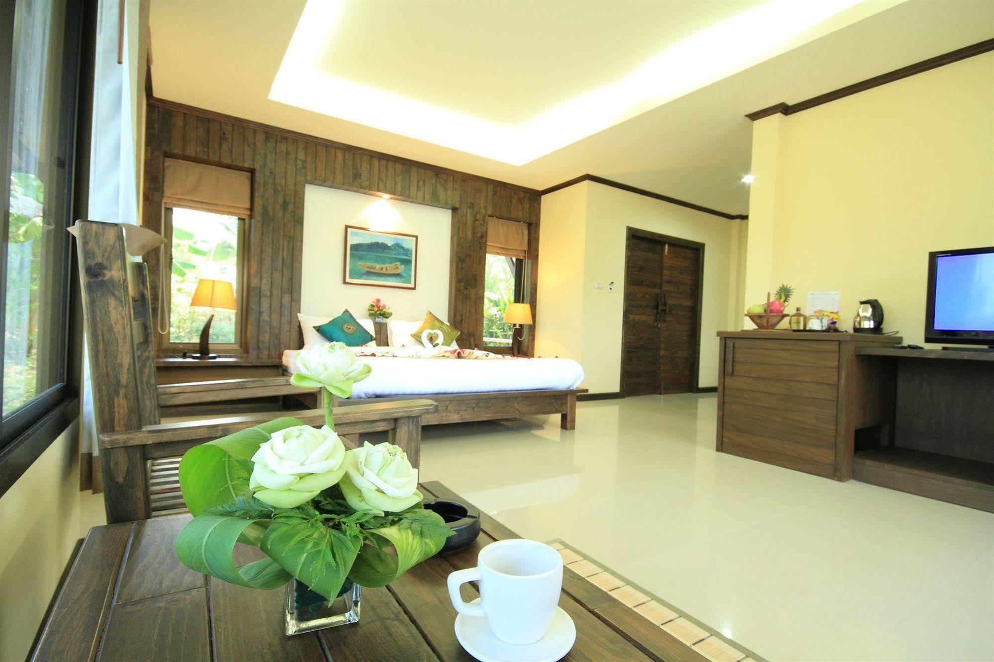 The Villa Laemhin Lagoon Resort Пхукет Экстерьер фото